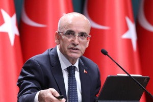 Bakan Şimşek motorin fiyatlarını değerlendirdi: Küresel şokun vatandaşlarımıza yansımasını sınırlıyoruz