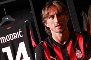 Milan Luka Modric'i resmen kadrosuna kattı