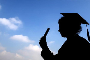 Göç ve çifte yokluk: Giden kıvılcımlar alev olarak döner mi?