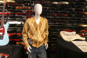 Dünyanın en pahalı gitarı el değiştirdi: Kurt Cobain'in mirası yeni evine kavuştu