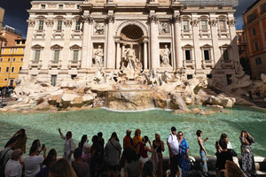 Roma'daki Trevi Çeşmesi'nin ücretli olması turistleri ikiye böldü: "Tarih bedava olmalı"