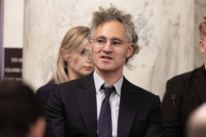 Palantir CEO'su Karp: Aşırı yapay zeka kullanımı porno bağımlılığı gibi