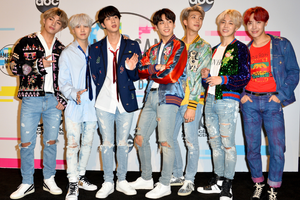 BTS'ten hayranlara Netflix müjdesi: Canlı yayın ve belgesel yolda