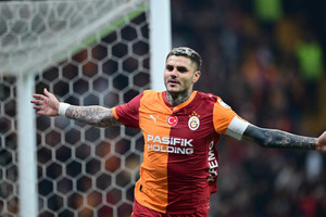 Icardi'den imalı paylaşım: Beni istediğiniz kadar eleştirin, arkamdakiler güvende