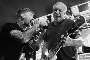 Punk sahnesinin efsane grubu Sex Pistols, 50. yıl özel turnesine çıkıyor