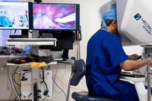 Çığır açan ameliyat: Doktor İngiltere'den yönetti, robot Cebelitarık'da yaptı