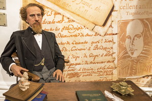 Viktorya’nın dandisi: Charles Dickens’ın tarihi kıyafetleri görücüye çıkıyor
