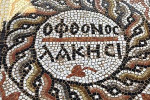 Antalya'daki 3 bin yıllık antik kentte "kıskanan çatlasın" yazılı mozaik bulundu