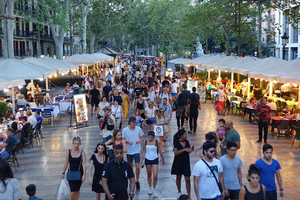 Barselona'nın ünlü bulvarı La Rambla aşırı turizme karşı yeniden düzenleniyor