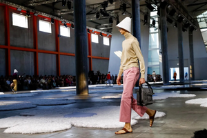 Çifti 750 euro: Prada'dan Hindistan'a jest için özel koleksiyon