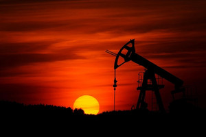 Jeopolitik tansiyon emtia piyasalarını vurdu: Petrol fiyatları enflasyon baskısını güçlendiriyor