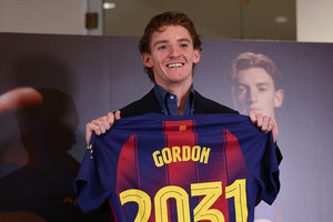 Barcelona transfer sezonunu Anthony Gordon'la açtı