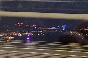 4 Temmuz dokunuşu: FSM Köprüsü ABD bayrağı renklerine büründü