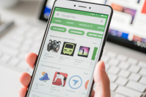 Google Play mağazasında yeni dönem: Üçüncü taraf uygulama mağazalarına kapı açılıyor