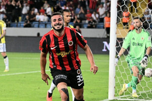 Fenerbahçe Ankara'dan eli boş dönüyor: Gençlerbirliği geriye düştüğü maçı 2-1 kazandı