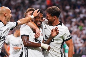 Beşiktaş, Avrupa Ligi kapısını ardına kadar araladı: Dolmabahçe'de üç golle kazandı