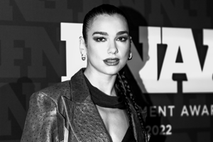 Pop yıldızlığından edebiyat küratörlüğüne: Dua Lipa’nın edebiyat dünyasındaki yükselişinin arkasında ne var?