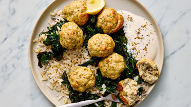 Tahinli yoğurt soslu zahterli hindi köftesi