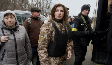 Ukraynalılar İrpin'den tahliye ediliyor