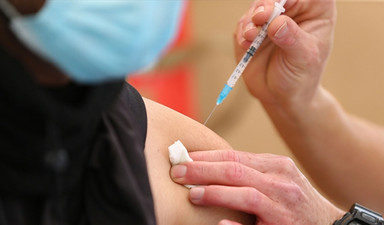 Aşı randevuları açıldı: Hatırlatma dozları Omicron'un alt varyantlarına karşı etkili mi?