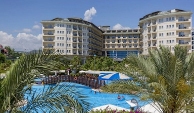 Antalya’daki 5 yıldızlı otelden İngiliz turistlerin hastalık iddialarına cevap: Bedava tatil peşindeler