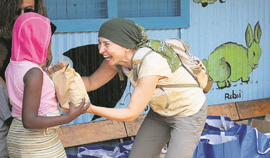 Afrika'da ve Türkiye'de "artıdan alıp eksiye vermek" için çalışıyor