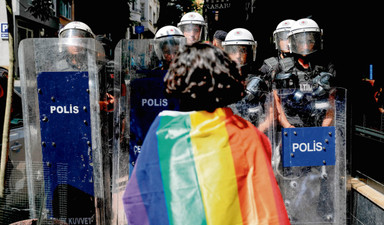 “Siyasi homofobi” yükselirken LGBTİ+ hakları serbest düşüşte