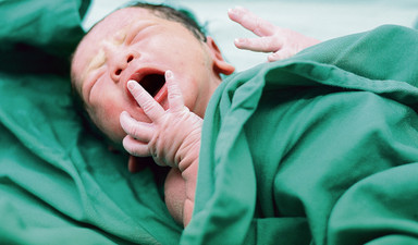 Türkiye’de bebekler gözünü plastikle açıyor