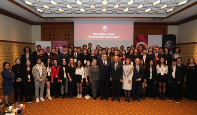 TEV 'Üstün Başarı Bursu'yla 137 öğrencinin daha hayallerine dokunuyor