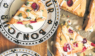 Portakal-kızılcık badem unlu çörek