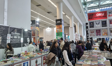 Ankara’da kültür sanat: Tiyatro sahnesinde “Hale Asaf”, fuarda ise kitaplar Ankara’nın kalbini çaldı