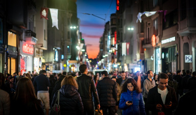 Sevinç ile tedirginlik eşiğinde takılı kalan zihinler