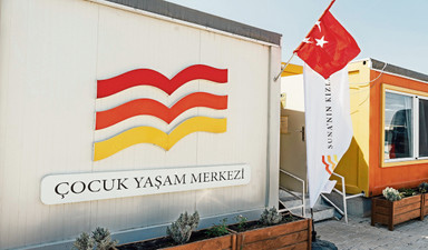 ‘Bir Gülüş Yeter’ deprem bölgesinde