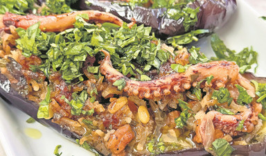 Kalamarlı patlıcandan tiramisuya tekne menüsü