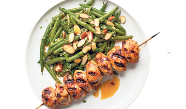 Badem soslu tavuk şiş ve sote taze fasulye