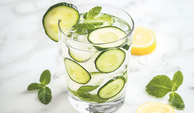 İki yaz alternatifi: Avokado sosu ve salatalık-naneli “elektrolit” su