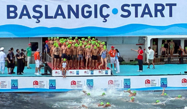 İstanbul'da 37. kez kıtalararası kulaç atıldı: Olimpiyat hedefi olan da vardı, hobi olarak gelen de...