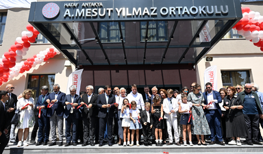 Hatay’da iki yıldır konteynerde eğitim gören öğrenciler yeni okullarına kavuştu