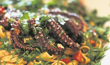 Ahtapotlu taze makarna