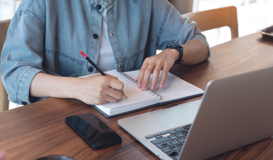 Arzuhan Doğan Yalçındağ: Genç kadınların geleceğini en çok ekonomik koşullar etkiliyor