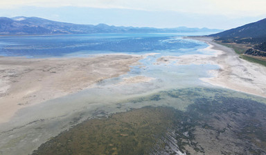 Eğirdir Gölü kuraklıktan ikiye bölündü