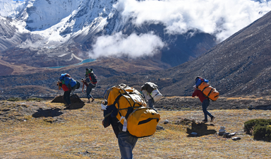 Everest turizminin bedeli: Zirve fotoğrafının dışında kalanlar