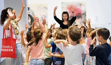 Çocuklar sanatla büyüsün diye