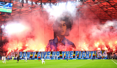 Taraftarsan asla yalnız yürümezsin