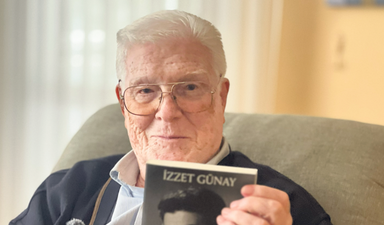 Delikanlı isimli nehir söyleşide hayatını anlatan usta oyuncu İzzet Günay: “İyi yaşamak da öğrenilen bir şey”