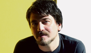 Hakan Bıçakcı yeni öykü kitabı Geçici Manzara ile gündemimizde: “Kentin çehresi değiştikçe yüzlerimiz bile değişiyor”