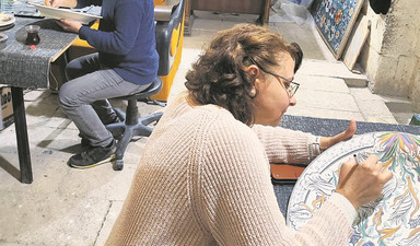 Avanoslu kadınlar bölgenin çini ustalığına sahip çıkıyor