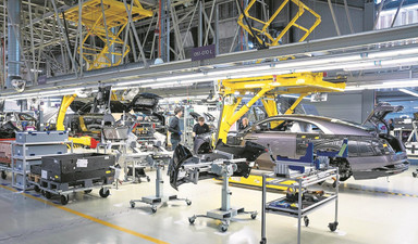 RollsRoyce’un sessiz fabrikasında bir gün….