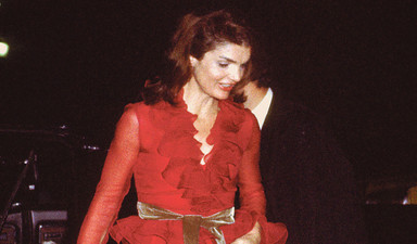 Valentino kırmızısı da bugün yas tutuyor