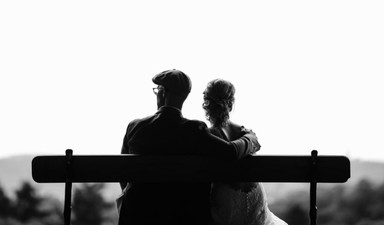 Sevdiğini söylemek yetmez hissettirmek de gerekir